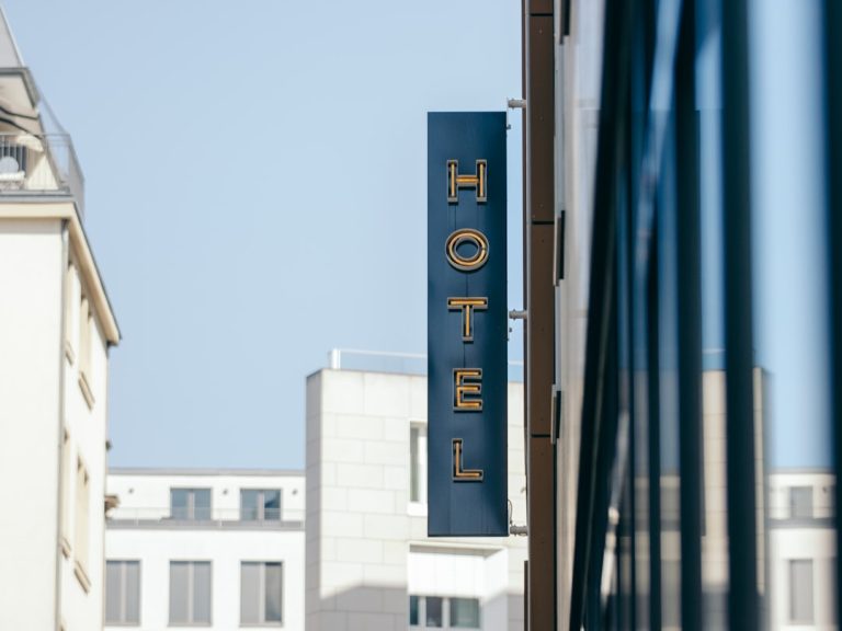 Cómo una reserva de hotel cambió la vida de Laura.